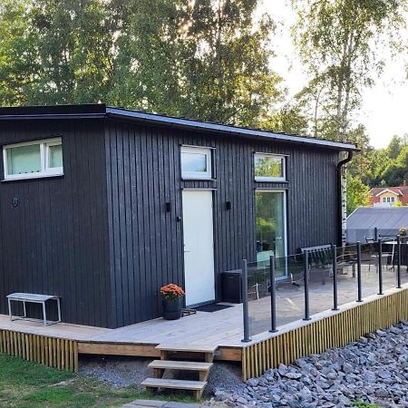Cabin In The Woods, Close To Lake Maelaren Eskilstuna Exterior photo