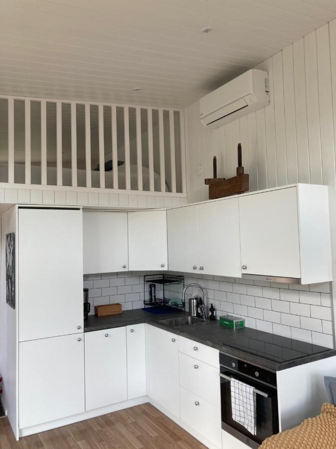 Cabin In The Woods, Close To Lake Maelaren Eskilstuna Exterior photo